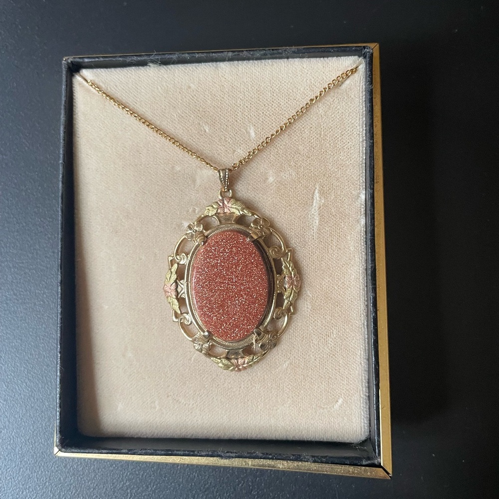 Vintage Black Hills Gold Elegant Gold and Pink Pendant Necklace